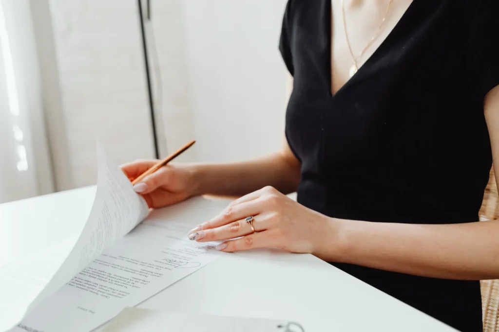 Assinatura contestada: quando uma perícia grafotécnica pode ser necessária?